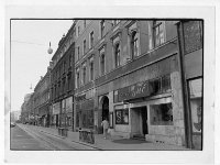 Kino Grič  Art-kino GRIČ pokrenuto je 4. siječnja 2012. u prostoru kinematografa Grič koji je u vlasništvu tvrtke Kinematografi d.d., a sagrađen je prije više od sedam desetljeća. Projektirali su ga slavni hrvatski arhitekti Drago Ibler i Stjepan Planić 1940., a projekt izgradnje financirao je građevinski poduzetnik Đuro Simon unajmivši dugoročno prostor u prizemlju hotela Tri gavrana. Prvi naziv kina bio je Rex, a potom se kino od 1941. do 1945. godine zvalo Klek. Za vrijeme socijalizma kino se zvalo Kosmaj, bilo je u sastava poduzeća Kinematografi osnovanog 1946, a u njemu su se nerijetko projekcije održavale od jutra do večernjih sati. Kino Kosmaj bilo je posebno popularno po špageti vesternima, kung-fu i erotskim filmovima. 1990. kino dobiva ime Grič.